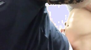 Urso e novinho no reservado do banheiro