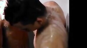 Gostosos no amasso no banho