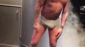 bulto Gianluca Vacchi