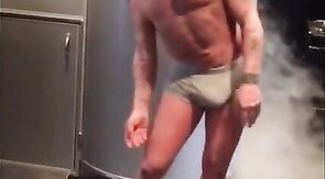 bulto Gianluca Vacchi