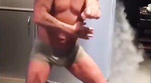 bulto Gianluca Vacchi