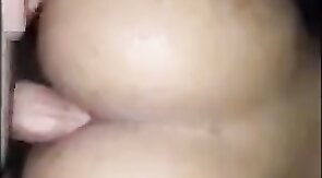Novinho dando o cu redondinho