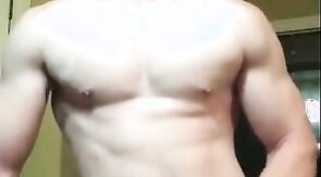 ragazzo si sega fino a schizzare (boy jerks till shots)