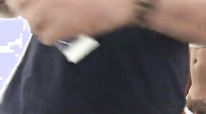 Urso e novinho no reservado do banheiro