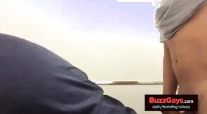 Urso e novinho no reservado do banheiro