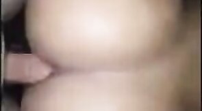 Novinho dando o cu redondinho