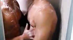 Gostosos no amasso no banho