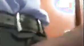 Porteiro dando aliviada no trampo