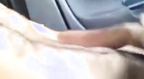 Car jerk with buddy - branle en voiture avec un pote