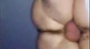 Passivo gato dando cu ao maduro do pau pequeno