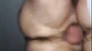 Passivo gato dando cu ao maduro do pau pequeno