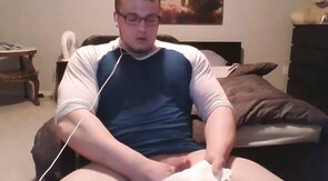 Muscle Nerd Jerk Off & Cum