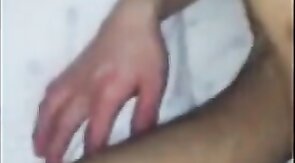 Japinha geme com piruzao no cu