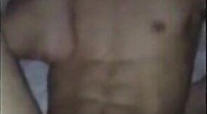 Japinha geme com piruzao no cu