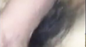 Japinha geme com piruzao no cu