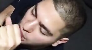 Bonitao com pinto na boca