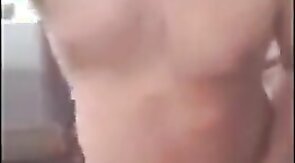 Mecanico leva dedada no cu por R$200