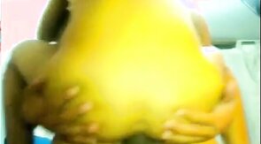 Garoto mete rolao sem capa  em outro garoto