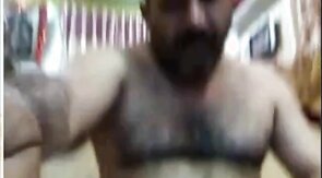 Punheta do maduro arabe