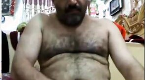 Punheta do maduro arabe