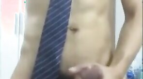 asian boy jerking off in bathroom (2'15'')