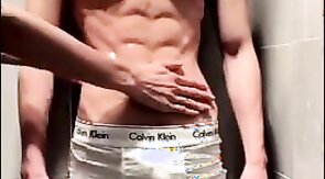 肌肉帅哥浴室里疯狂爆操骚货