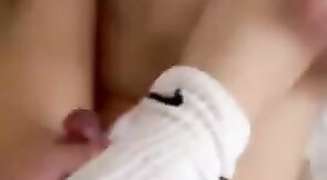 白袜无毛嫩弟弟被操爽射自己一身