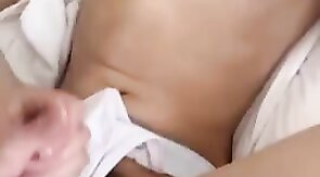 白袜无毛嫩弟弟被操爽射自己一身