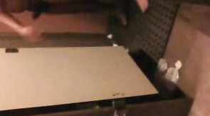 Flagra de pau duro no banheiro