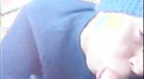 Novinho mama rolao e toma gala no carro