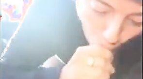 Novinho mama rolao e toma gala no carro