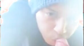 Novinho mama rolao e toma gala no carro