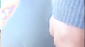 Novinho mama rolao e toma gala no carro