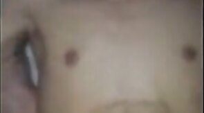 Japinha geme com piruzao no cu