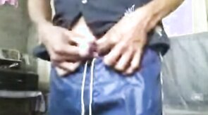 Sri Lankan guy jerking of for Web Cam