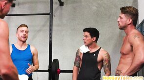 Gym stud with athletic body barebacked by facial top