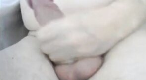 Dad wanking & cumming on cam