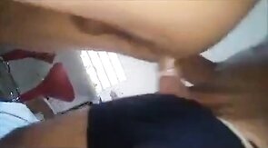 Com dois moleques que conhece  no paredao