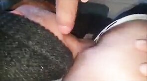 Com dois moleques que conhece  no paredao