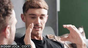 Muscular bottom jock barebak his bf in gaping asshole