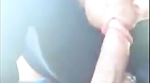 Novinho mama rolao e toma gala no carro