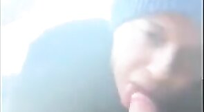 Novinho mama rolao e toma gala no carro