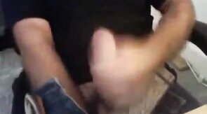 Maduro bonito e tesudo na  punheta