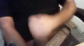 Maduro bonito e tesudo na  punheta