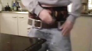 sagger boy cumming in the table