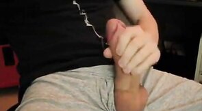 Amateur Twink Masturbates on Webcam