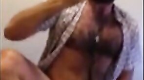 Osazo barbudo: paja en un wc publico - amateur bear daddy man