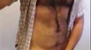 Osazo barbudo: paja en un wc publico - amateur bear daddy man