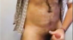 Osazo barbudo: paja en un wc publico - amateur bear daddy man