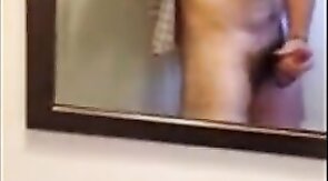 Osazo barbudo: paja en un wc publico - amateur bear daddy man